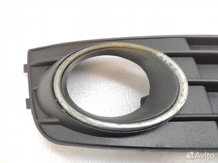 Накладка противотуманной фары передняя правая Audi