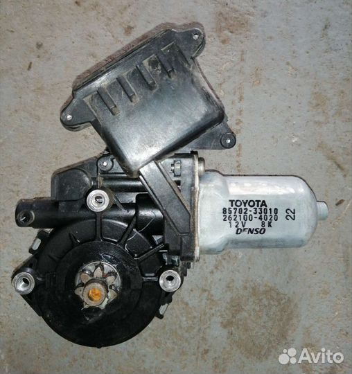 Моторчик стеклоподъемника задний правый Toyota