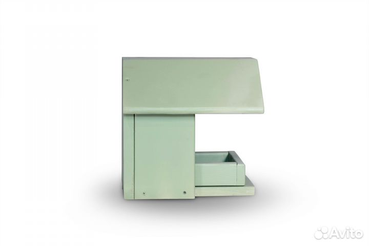 Кормушка для птиц из дерева невысокая