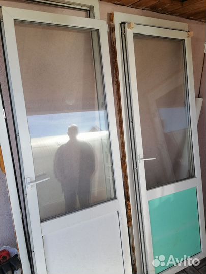 Двери пластиковые бу. 2 шт. 75х205 по коробке