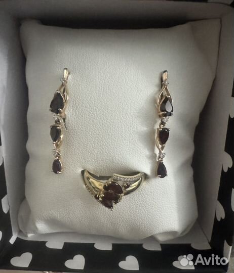 Золотой комплект с гранатом и фианитами