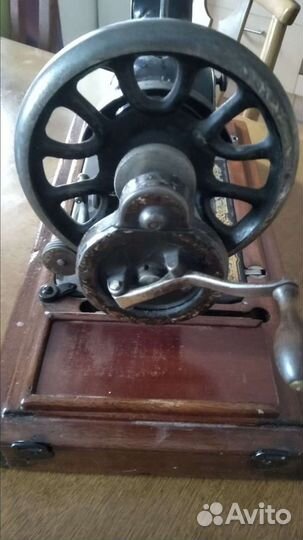 Швейная машина Singer