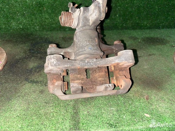 Суппорт тормозной задний правый Nissan Primera