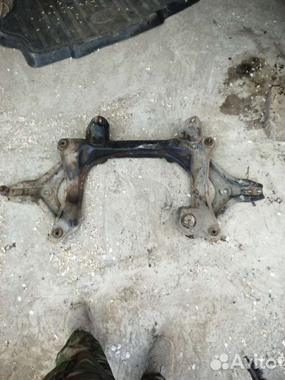 Подрамник Ауди 80 б3