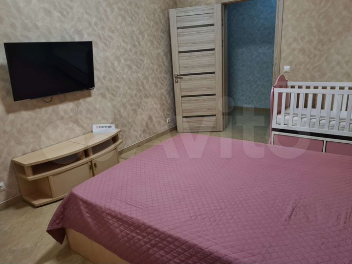 2-к. квартира, 74 м², 1/4 эт.