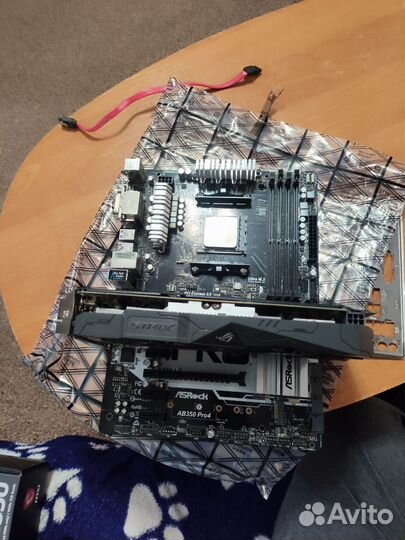 Материнская плата с процессором и видеокартой