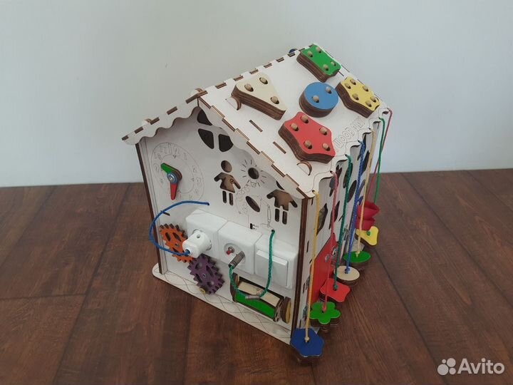 Бизиборд домик