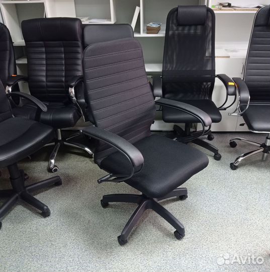 Кресло компьютерное удобное крепкое ткань