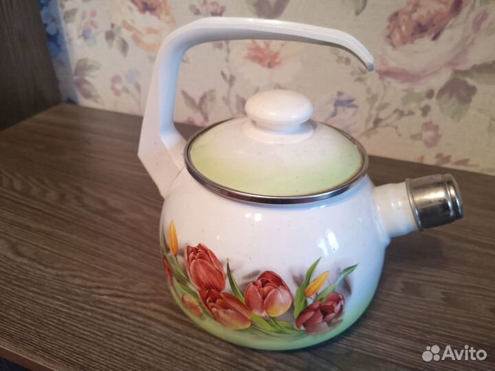 Чайник эмалированный со свистком новый
