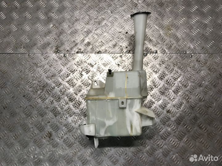 Бачок омывателя Toyota Sienna 2