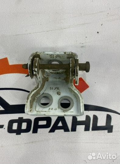 Петля двери передняя правая Citroen Berlingo