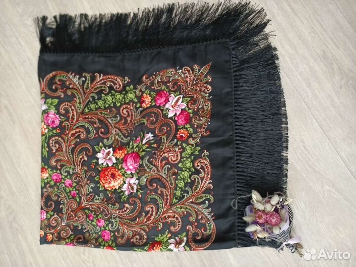 Русско-народный платок в павлопосадском стиле