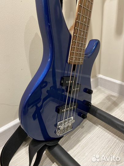 Бас гитара и комбик комплект