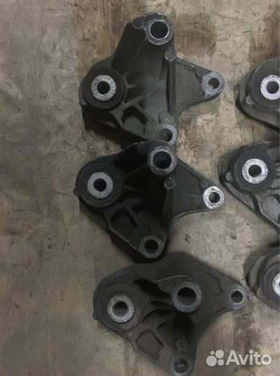 Кронштейн Опора кпп Ford Focus 2