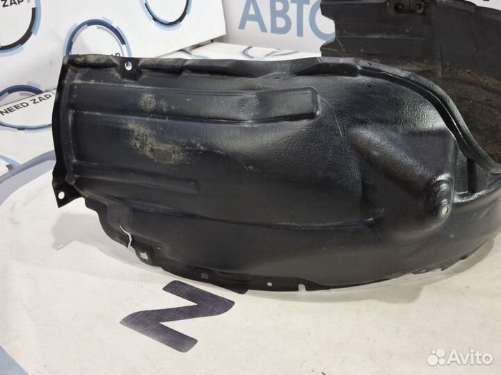 Подкрылок передний правый Toyota Camry