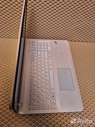 Белоснежный Фирменный Sony + SSD диск