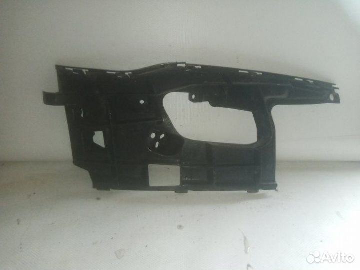 Кронштейн бампера передний правый Audi A7 С7 2010