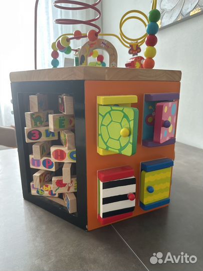 Бизикуб (бук)