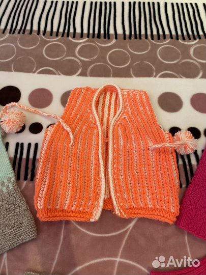 Вязаная жилетка ручной работы р.68