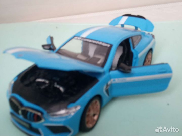 Продам игрушечную модель BMW M8. Свет и звук