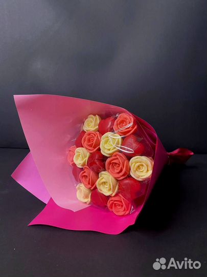 Шоколадные Розы и Сердца - 19 шт в Букете