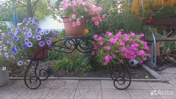 Подставки под уличные и комнатные цветы