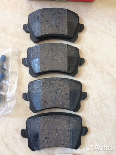 Тормозные колодки Brembo