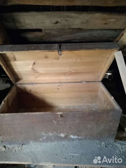Сундук деревянный