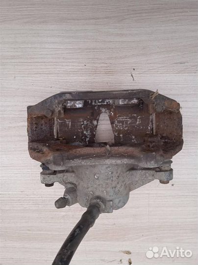 Суппорт тормозной передний левый Mercedes Benz W2