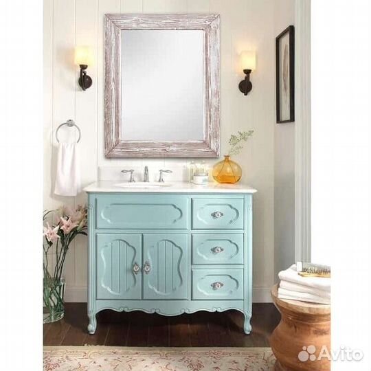 Настенное зеркало