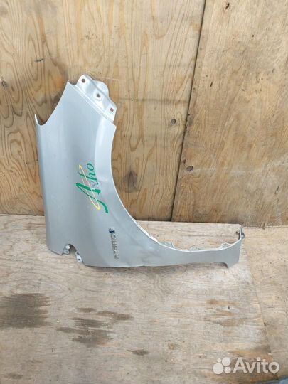 Крыло переднее правое Toyota Aqua NHP10
