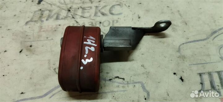 Кронштейн глушителя Audi A8 D3 4E 2004-2010