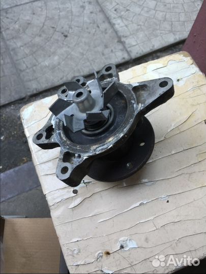 Помпа на Toyota runx allex fielder 2zz