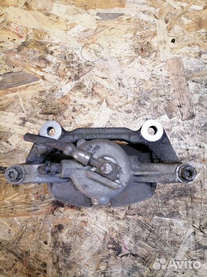 Суппорт передний правый Volkswagen Golf 7 1.4T CPT