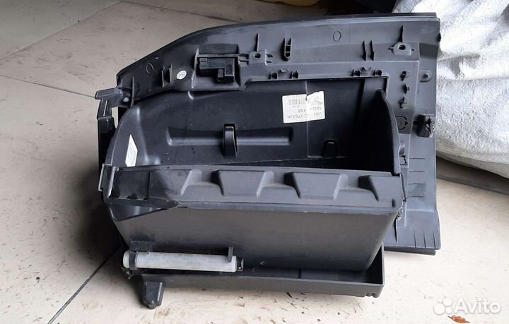 Ford Focus 3 бардачок