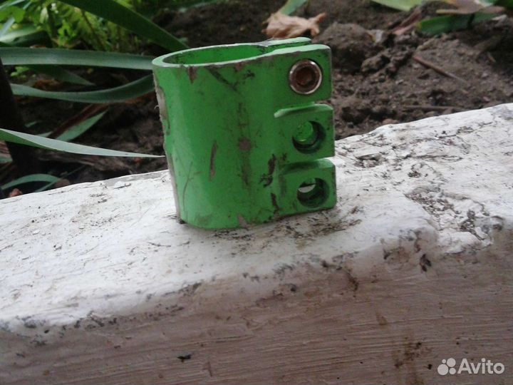 Зажим для трюкового самоката