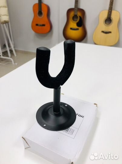 Вешалка для гитары на стену