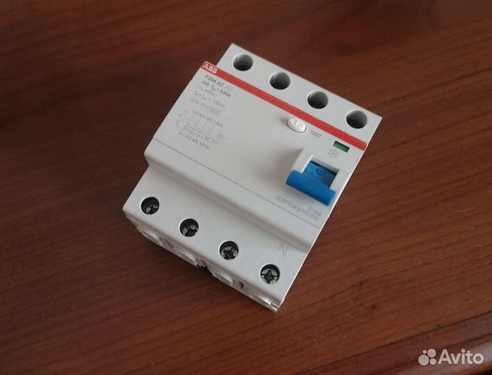 Узо ABB 2csf204001r1250
