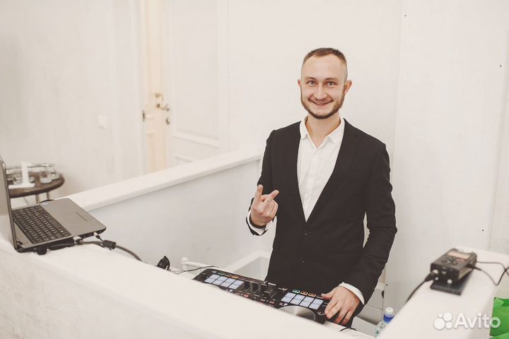 Диджей (+звук, свет, микрофоны, аппаратура)