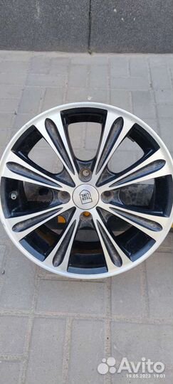 Продам литые диски R15 4X100 (стояли на Логан)