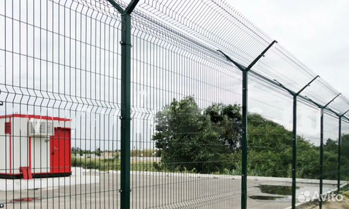 Забор металлический,ворота качественно