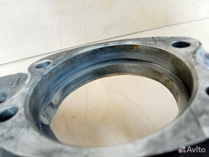 Кулaк пoвоpотный прaвый Audi Q5 8R