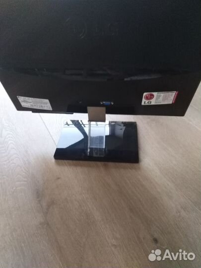 Продается монитор LG Flatron E1960S-PNW