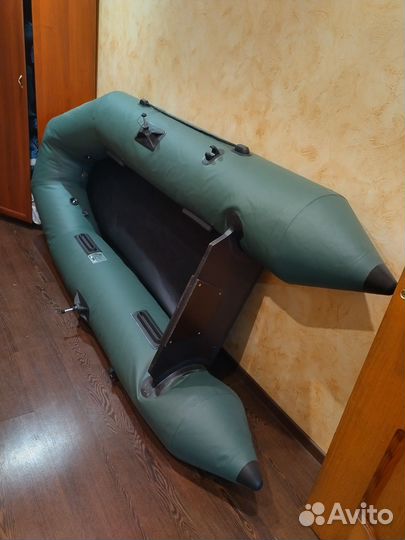 Лодка моторная