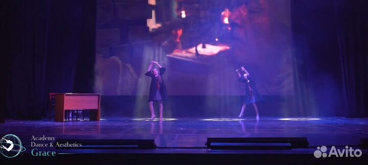 Мантия ученика Гриффиндора с галстуком и палочкой