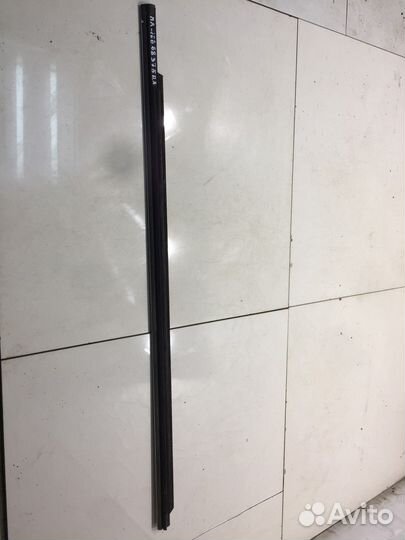 Молдинг двери (передний, левый)