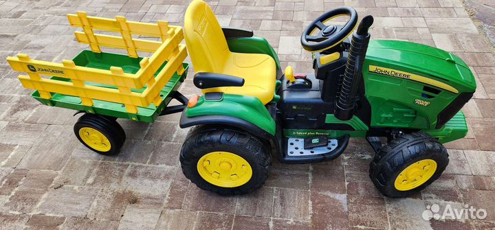 Детский трактор (электромобиль) Peg Perego