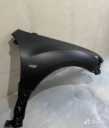 Крыло переднее правое