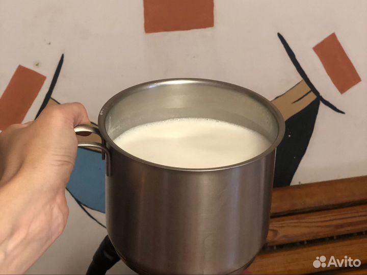 Молоко козье домашнее