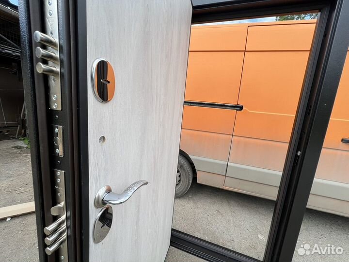 Дверь с терморазрывом входная